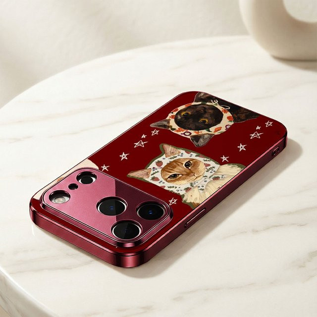 ECOCASE Handyhülle für iPhone 17 16 15 14 13 12 11 Pro Max 16E mit roter galvanisierter Glasschale und Katzen in Mützen Motiv - Bild 1