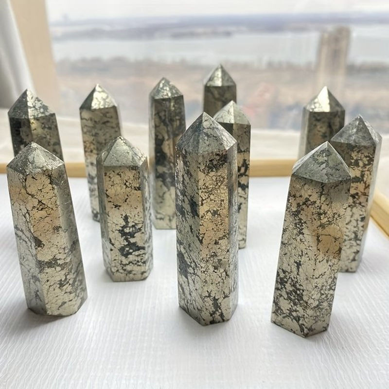 CrystalHola Pyrit Turm aus Naturstein in Gold, Geometrische Kristall Säule für spirituelle Energie und Chakra-Balance - Bild 1