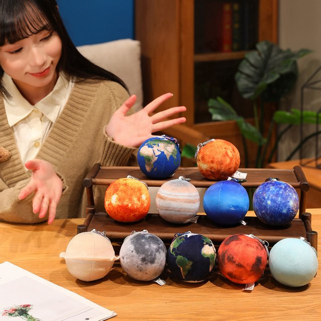 YUZHINUO Sonnensystem Planeten Plüsch Schlüsselanhänger, Lernspielzeug - Bild 1