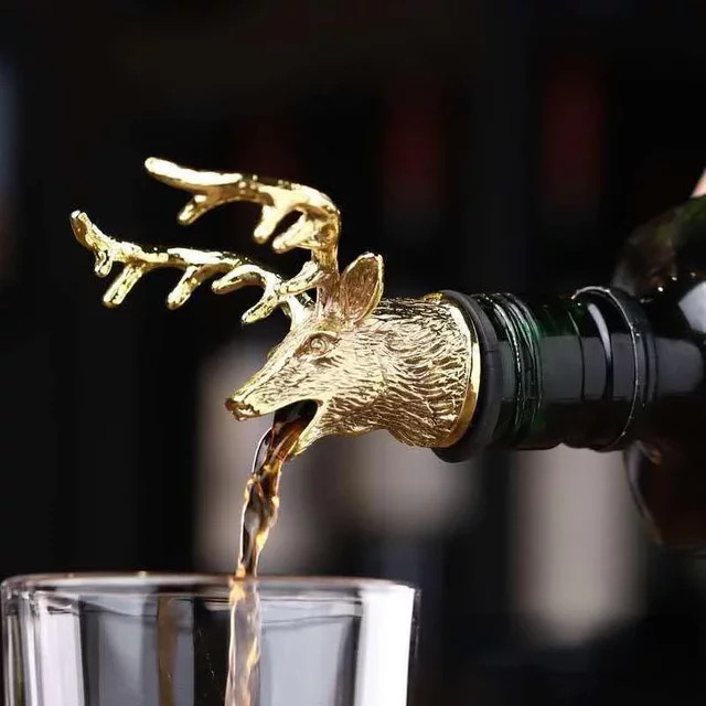 Hirschkopf Wein-Ausgießer aus Zinklegierung in Gold - Bild 1