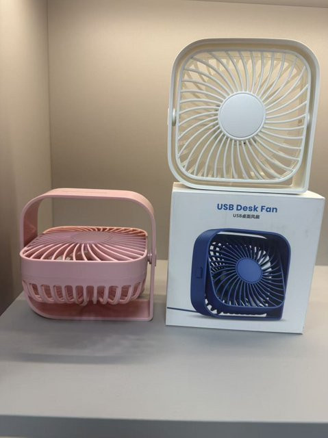 OUIO Tragbarer Mini-USB-Tischventilator in Pink mit 3 Geschwindigkeitsstufen und 360 Grad Drehung - Bild 1