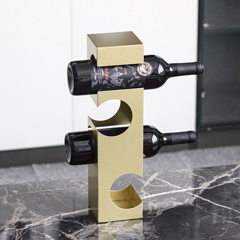Abstraktes geometrisches Weinregal aus Metall als dekoratives Kunstobjekt für Wohnzimmer und Gastronomie, B/T/H: 40 x 10 x 10 cm - Bild 2