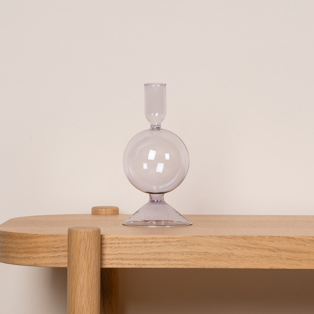 Geschwungener Glas Kerzenhalter für Stabkerzen von BLUME2000 in Flieder, Höhe: 17,0 cm, Breite: 9,0 cm, Tiefe: 9,0 cm - Bild 1