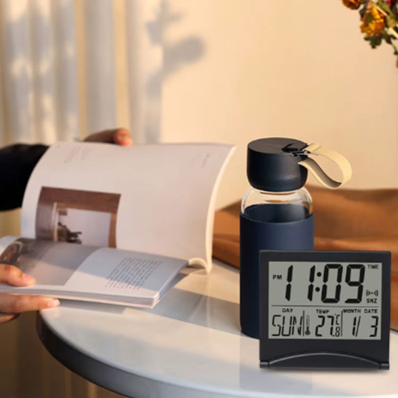 Aideepen Multifunktionale LCD Desktop Uhr mit Wecker, Datum und Temperatur in Schwarz - Bild 4
