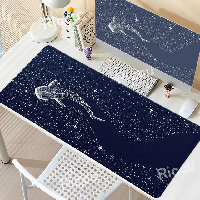 Riccu Walhai-Galaxie Mauspad in Blau, XXL Schreibtischunterlage im Anime-Design für Gaming und PC - Bild 1
