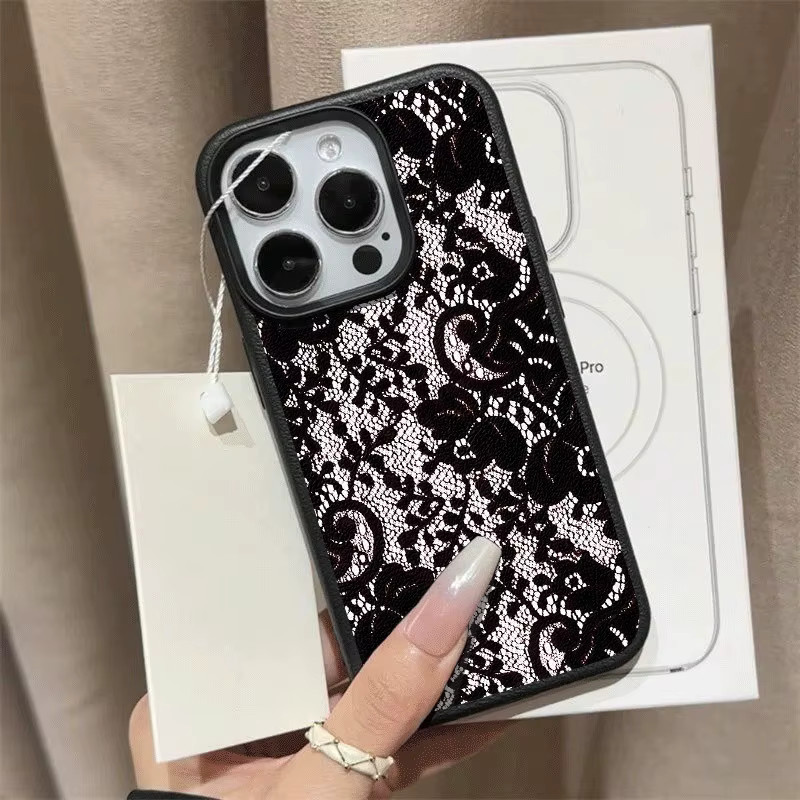 Handyhülle mit schwarzem Spitzenmuster und Lychee-Textur für Apple iPhone 17, 16, 15 Pro Max Plus Serien in Schwarz - Bild 4