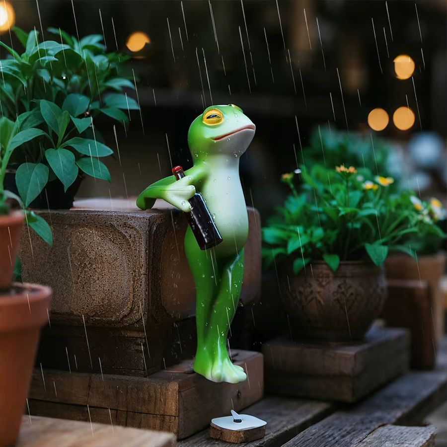Hängende Froschfigur aus Kunstharz in Grün von APWIKOGER als dekoratives Blumentopf-Ornament für Garten und Rasen - Bild 2