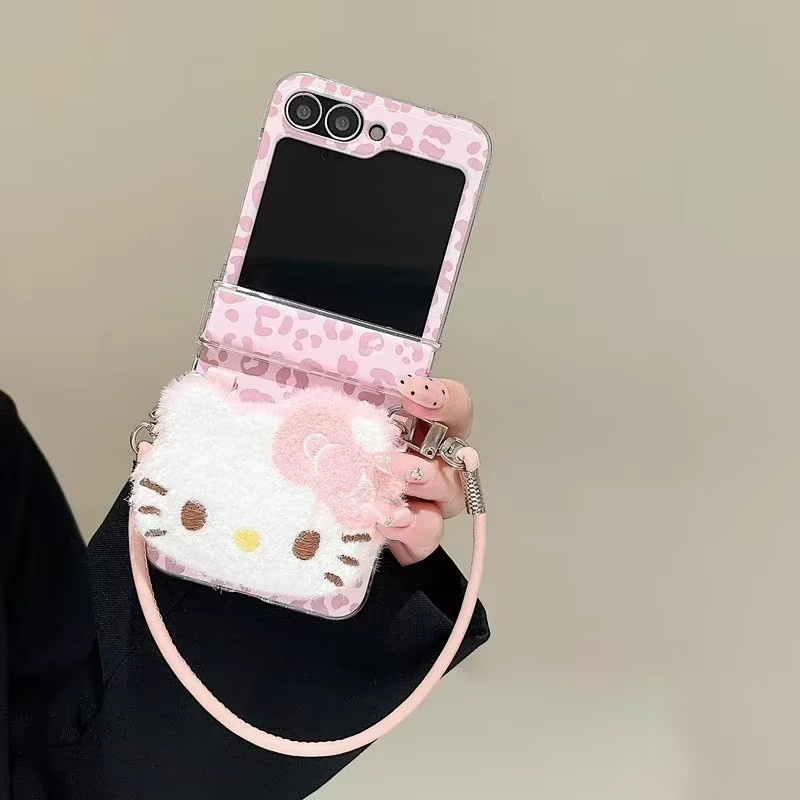 Plüsch Handyhülle mit Umhängeband für Samsung Galaxy Z Flip 6 5 4 3 in Pink mit Sanrio Hello Kitty Cartoon und Leopardenmuster - Bild 2