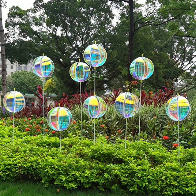 Bunte reflektierende Ball-Windmühle aus Kunststoff als Gartendekoration mit Regenbogeneffekt in Multicolour - Bild 1