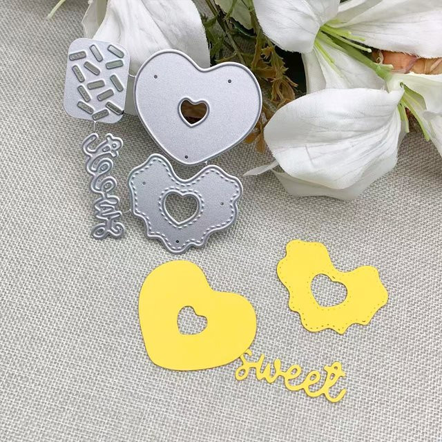 Metall-Stanzformen für Scrapbooking und Kartenherstellung mit Herz-, Wolken- und Buchstabenmotiven in Silber - Bild 1