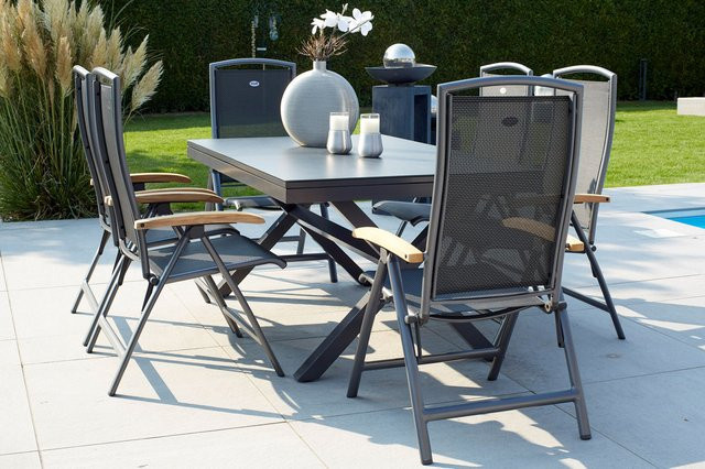 Hartman Xanadu Raffaelo Garten-Essgruppe aus Aluminium, Teak und Glaskeramik in Anthrazit/Schwarz mit 6 Klappstühlen und ausziehbarer rechteckiger Tischplatte - Bild 1