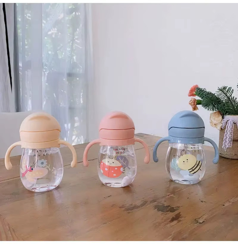 Anti-Erstickungs Trinkbecher für Babys mit Strohhalm und Schwerkraft-Ball im Entenschnabel-Design, Mehrfarbig - Bild 1
