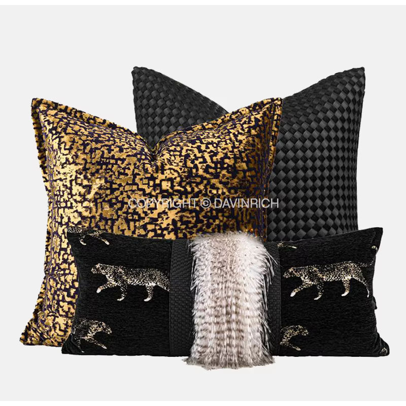 DAVINRICH Lendenkissenbezug Panthera Jacquard in Gold und Schwarz mit Chenille und Kunstfell-Dekor - Bild 4