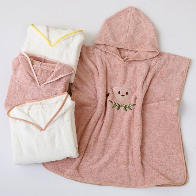 DANIVIVI Baby Bademantel aus weichem Fleece mit Kapuze und Cartoon-Motiv in Weiß oder Pink - Bild 1