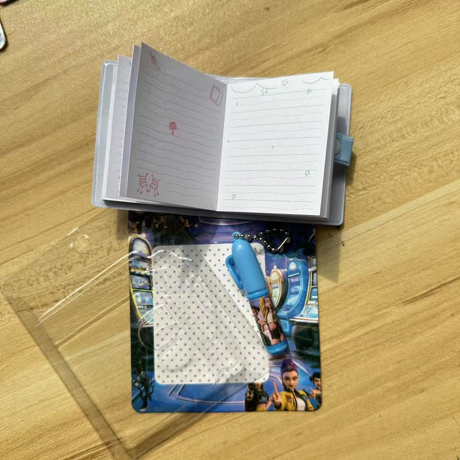 KPOP Dämonenjäger Mädchen Schreibwaren Set mit Notizbuch und Kugelschreiber in Multicolour - Bild 1