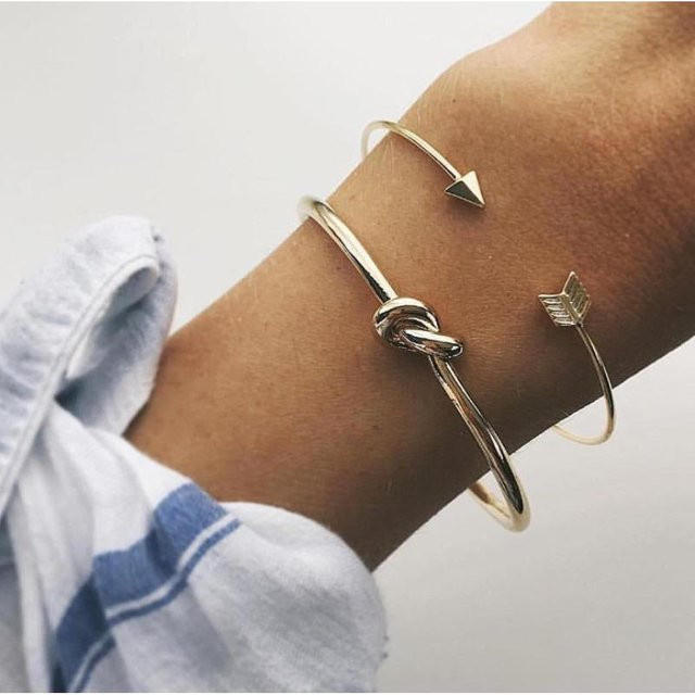 Armband, Metall, geknotete Nieten, offener Armreif, Pfeile, gold, Damen - Bild 1