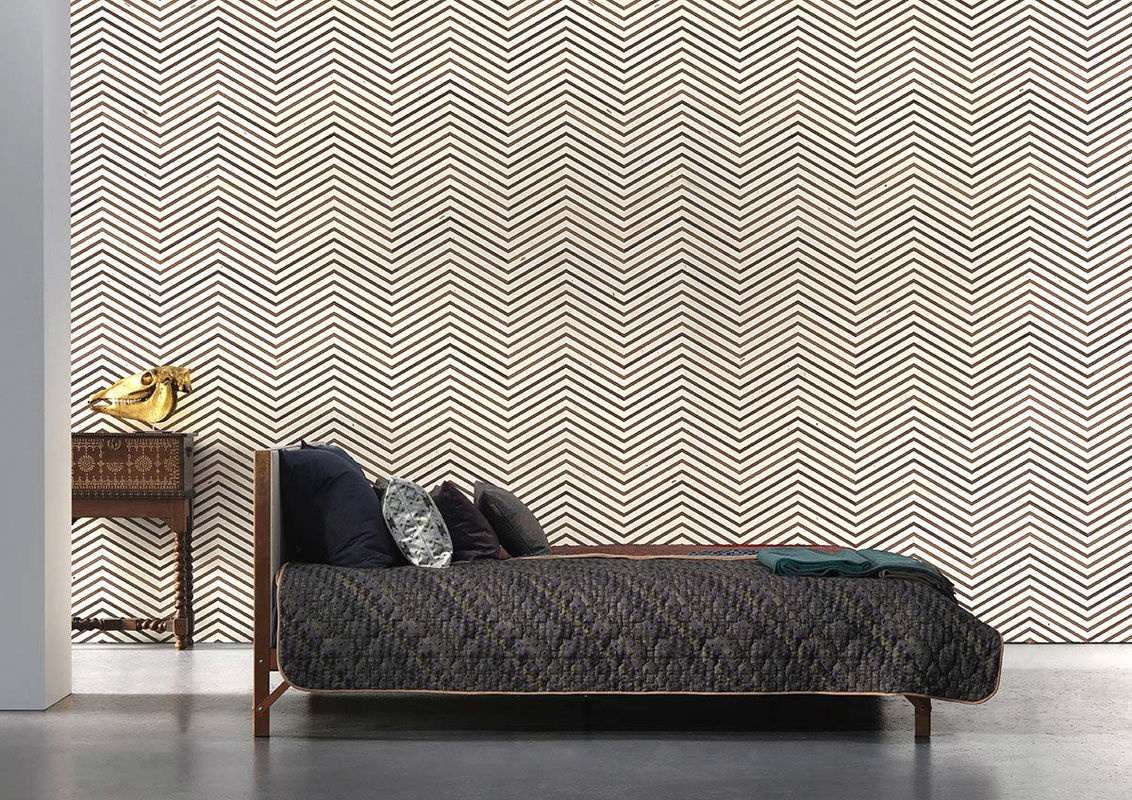NLXL Tapete Timber Strips TIM-04 Scrapwood on Teak Chevron in Braun mit geometrischem Design und Vliesstruktur - Bild 2