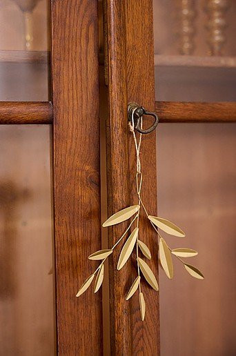 Jotex Hallie Ornament Gold aus Metall mit Blumen- und Blättermotiv - Bild 1