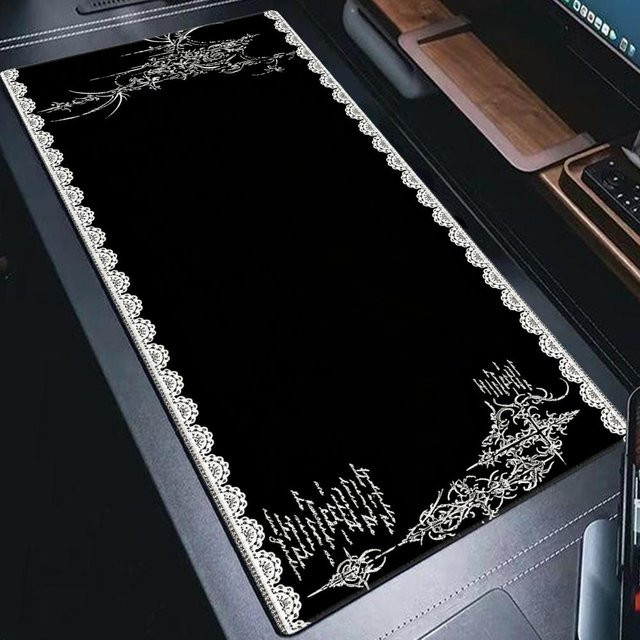 HYBXAXC Mauspad in Schwarz mit Spitzenkante aus Gummi für deinen Schreibtisch - Bild 1