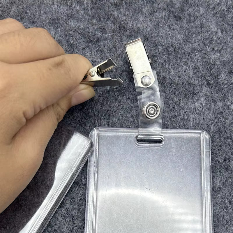4er-Set Acryl-Kartenhüllen mit Clips in Transparent für Ausweise, Bankkarten und Visitenkarten - Bild 3