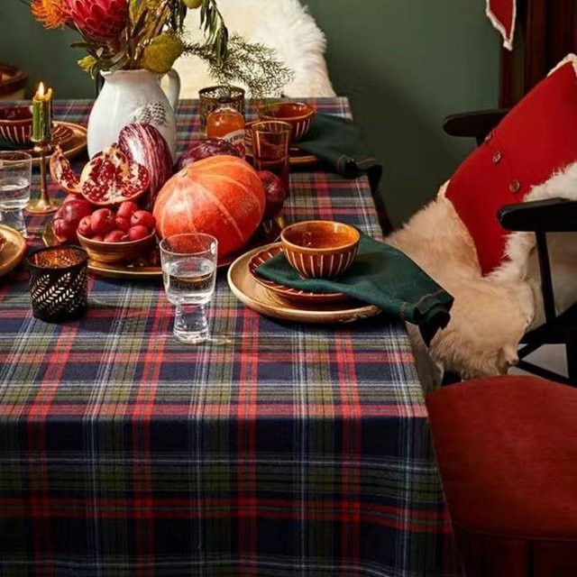 JMG Household Supplies Weihnachts-Tischdecke im Buffalo-Plaid-Design mit Rüschen, rot-weiß, rechteckig, B/T: 150 x 220 cm - Bild 1