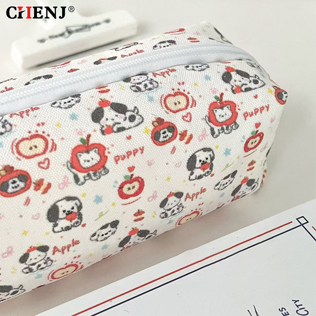 CHENJ Federmäppchen mit Cartoon-Motiv roter Apfel-Welpe, rote Textil-Aufbewahrungstasche für Schreibwaren und Make-up - Bild 1
