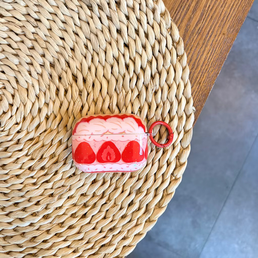 Stoßfeste Apple AirPods Schutzhülle mit Erdbeerkuchen-Design und Schleife in Rot-Rosa und Cremefarben inklusive Haken - Bild 2