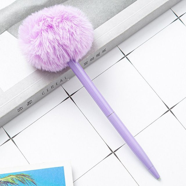 Kreativer Kugelschreiber aus Metall mit lila Flauschball-Design für ein flüssiges Schreibgefühl - Bild 1