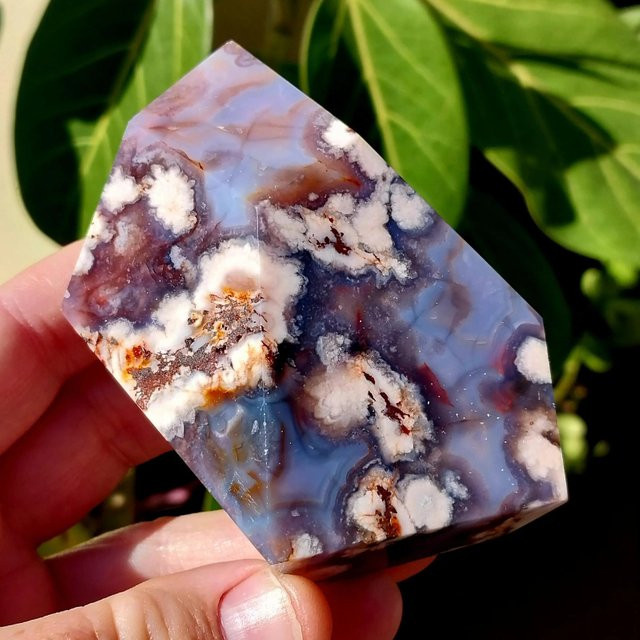 Natürlicher blauer Blumenachat in Freiform von CrystalHola - Bild 1