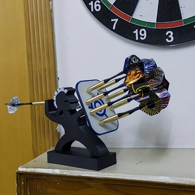 3D-gedruckter Dart-Halter-Displayständer in Schwarz als dekorativer Desktop-Organizer und Aufbewahrungsregal aus Kunststoff - Bild 1