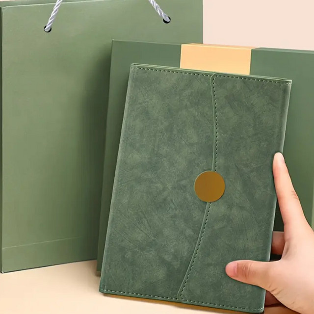 Retro Notizbuch aus PU-Leder in A5 mit dreifacher Faltung und runder Schnalle, 200 Seiten, Hardcover, Farben: Grau und Grün - Bild 1