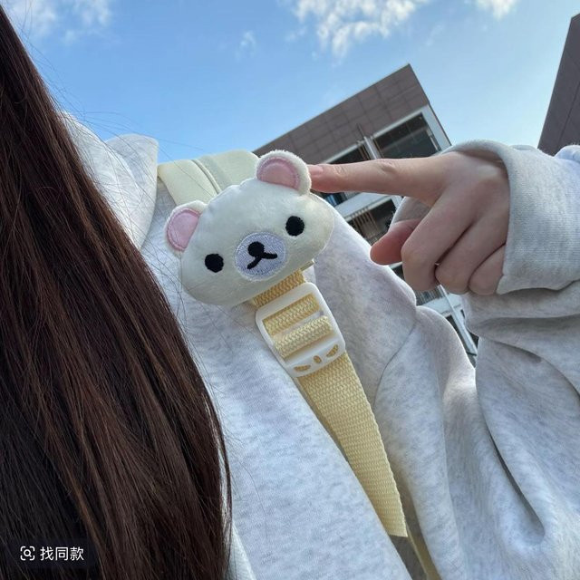 Rilakkuma Plüsch Schlüsselanhänger kleiner Bär als Rucksack Hänge-Deko in Weiß von Yiran Health & Beauty - Bild 1