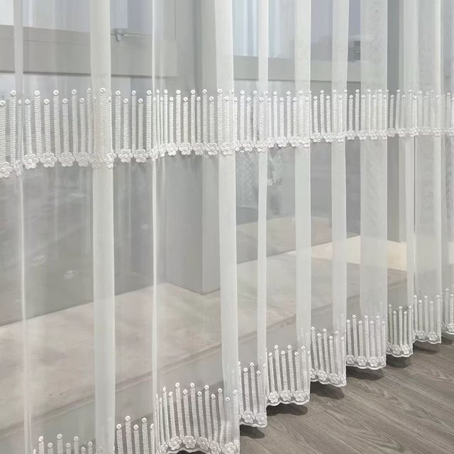 WPKIRA Sichtschutzvorhang mit floraler Bestickung in Transparent Weiß, Modernes Netzfenster-Drapierung für dein Wohnzimmer, Breite: 160 cm, Höhe: 100 cm - Bild 1