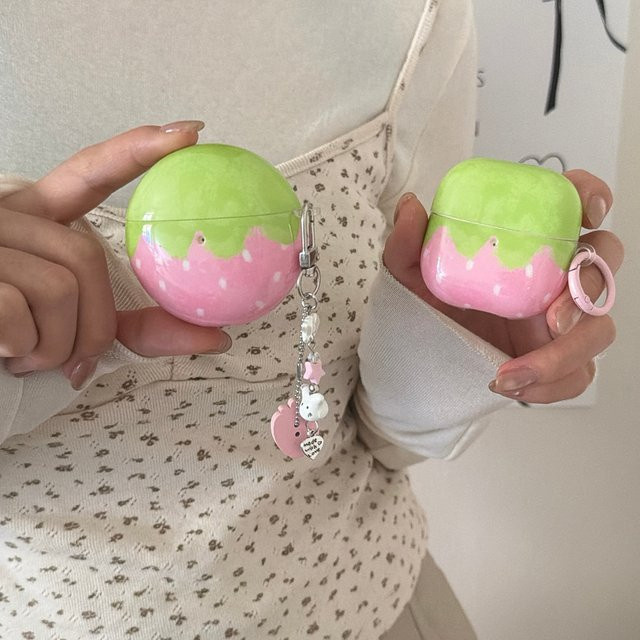 Rosa Erdbeer Schutzhülle mit Anhänger für Huawei FreeBuds 7i 6i 5i SE3 und FreeClip 2 - Bild 1