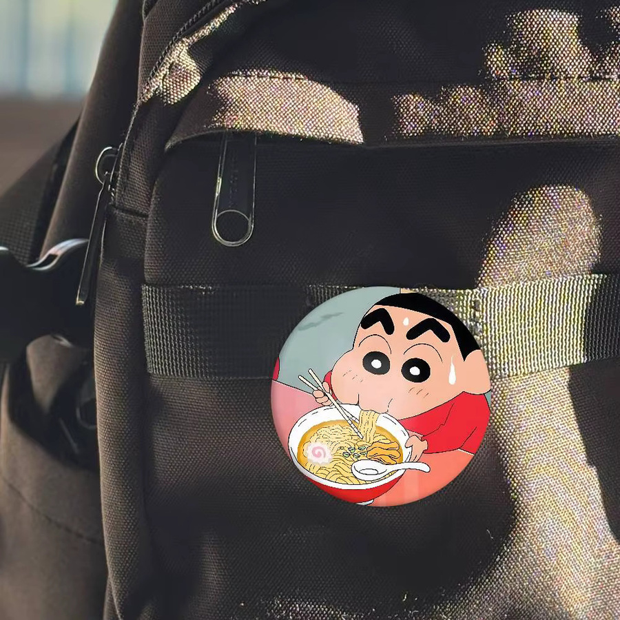 52TOYS Shin-chan Cartoon Anstecknadeln Runde Brosche aus Metall in Multicolour für Taschen als Zubehör und Souvenir - Bild 2