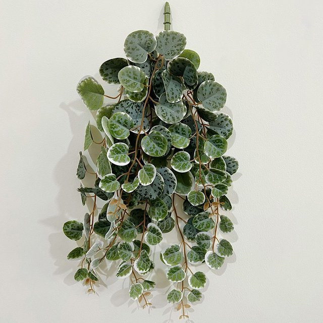 Künstliche Eukalyptus-Ranken von Kmitang in Grün, hängendes Kunstlaub aus Kunststoff und Rattan für die Dekoration, Länge: 49 cm - Bild 1