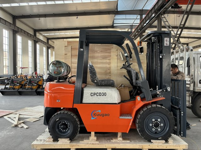 DCNB Diesel-Gabelstapler mit Gegengewicht in Orange, Tragfähigkeit 2 bis 3,5 Tonnen, mit vier Elektrorädern, anpassbar für Gas, LPG oder Diesel - Bild 1