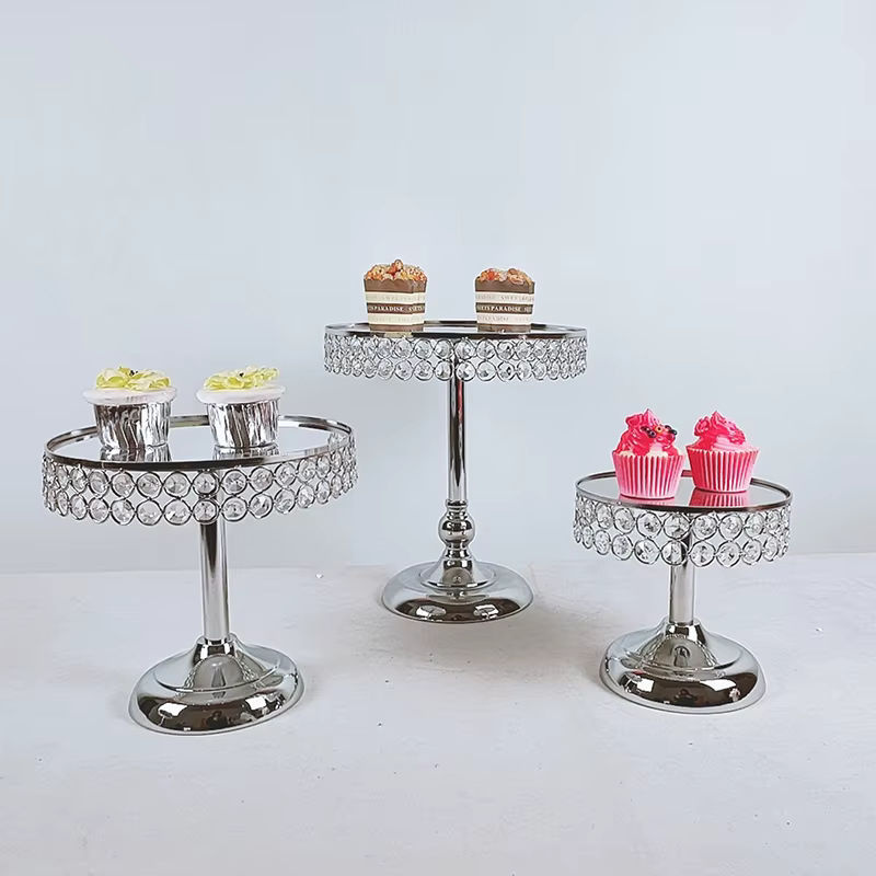Runder Kuchenständer aus Metall von MYPOAYHODO in Silber mit Kristall-Design - Bild 2