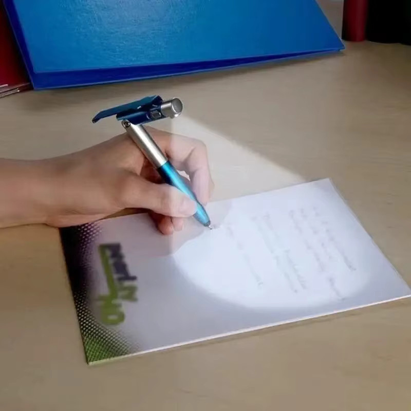 4-in-1 Multifunktions-Kugelschreiber aus Metall in Schwarz mit LED-Taschenlampe, Touch-Stift und zusammenklappbarem Telefonhalter - Bild 2
