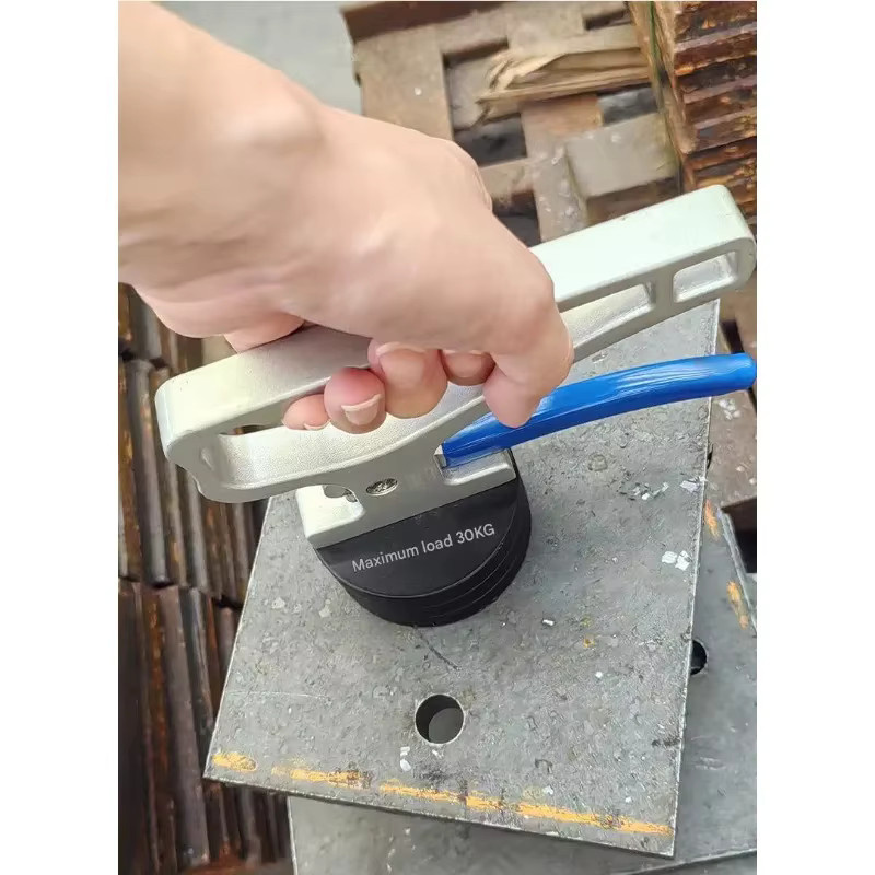 Robustes magnetisches Aufnahmewerkzeug in Silber mit Griff zum Heben von Metall und Schnellverschluss - Bild 4