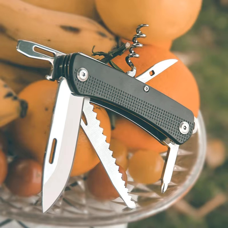 BHBT Mini Multifunktionales Klappmesser Multitool EDC Outdoor in Schwarz mit Säge, Schraubendreher und Flaschenöffner - Bild 2
