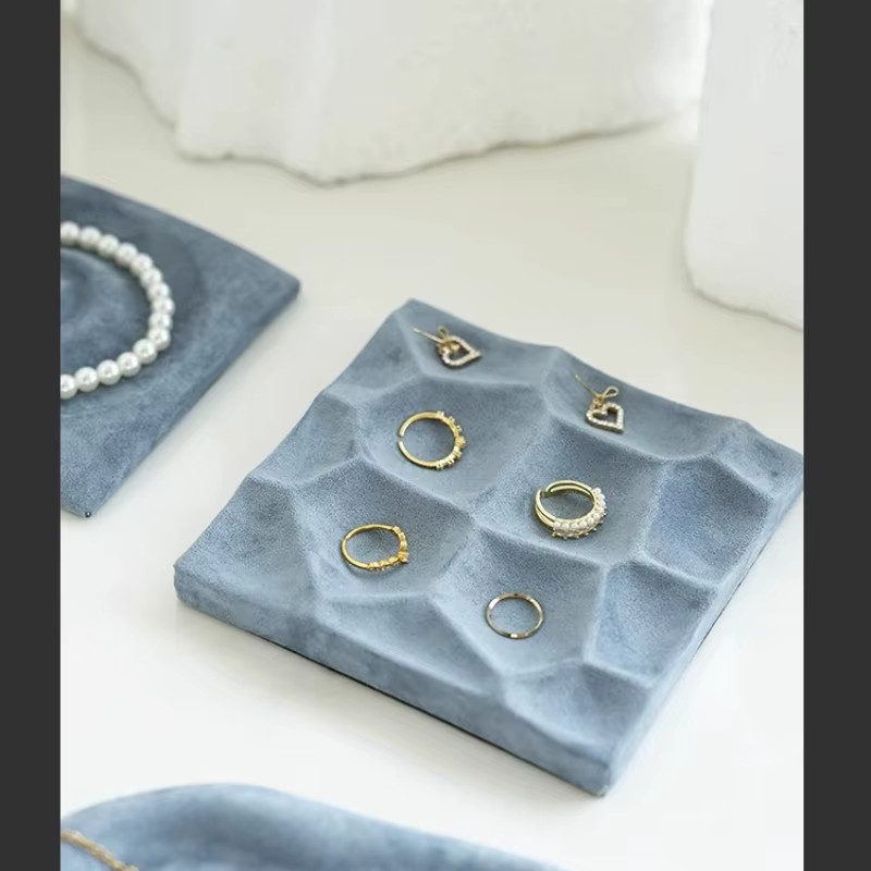 Baby.Xin Schmuck Display Tablett aus Samt in Grau mit geometrischem Design für Ringe und Ohrringe - Bild 2