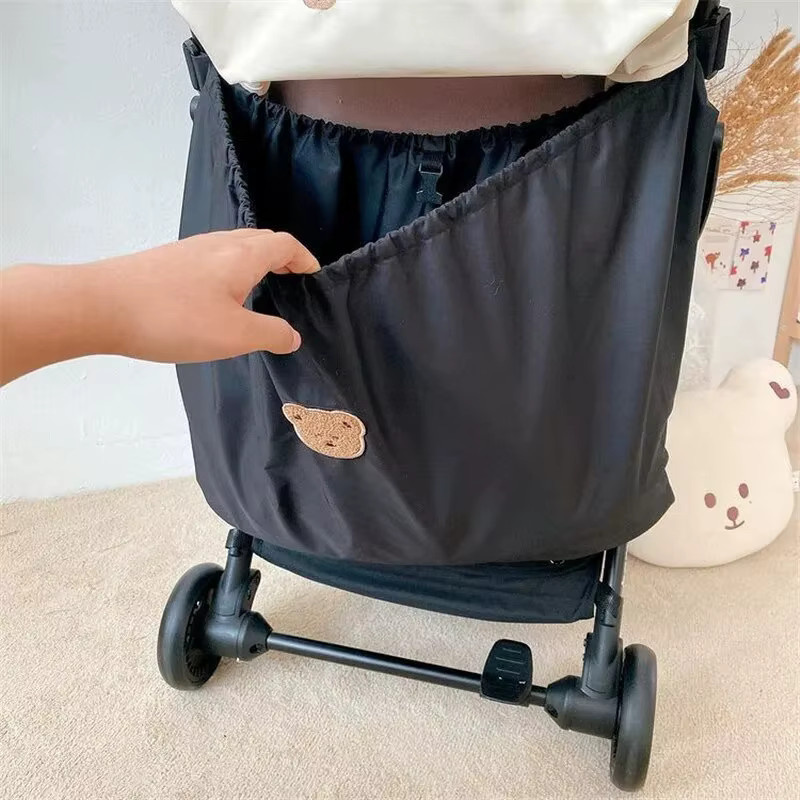 Aufbewahrungstasche für Kinderwagen in Weiß zur Organisation von Babyflaschen und Windeln mit Stroller Clip - Bild 3