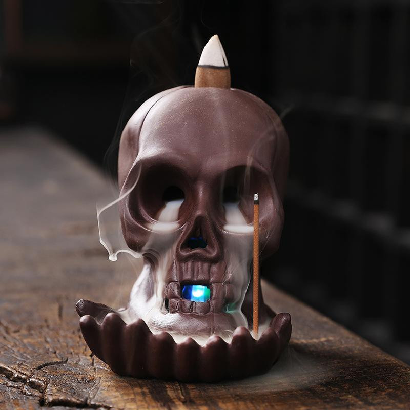 Yiran Furniture LED Wasserfall Drachen Rückfluss Weihrauch Brenner mit Schädel in Lila Sand für Halloween und Aromatherapie - Bild 1