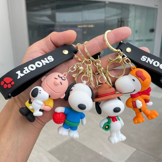 Bandai Snoopy Cartoon Schulranzen-Schmuckanhänger, PVC-Puppe, Auto-Schlüsselanhänger, Kinderspielzeug - Bild 1