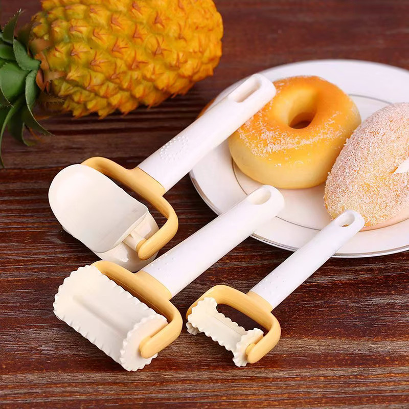 Aihogard 3er Set Cookie Cutter und Teigform Gelb aus Kunststoff zum Ausstechen und Dekorieren von Gebäck und Teig - Bild 2