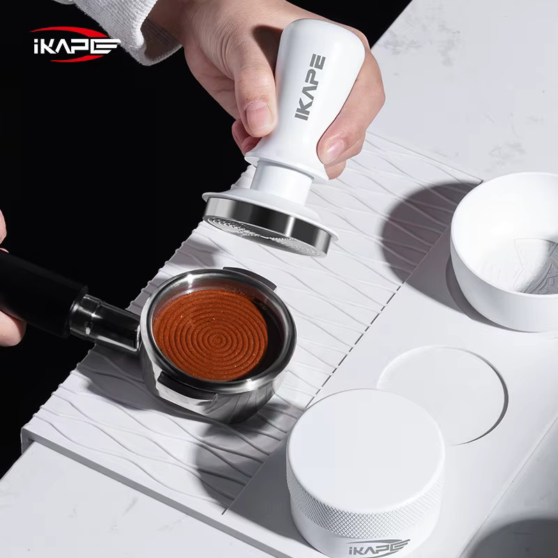 IKAPE Espresso Normcore Tamper aus Edelstahl mit kalibrierter Feder in Silber oder Weiß - Bild 6