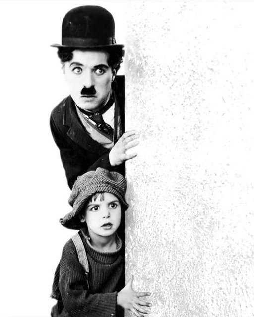 Leinwanddruck Charlie Chaplin und Ein Junge Filmposter Wandkunst von Second Art Museum in Schwarz-Weiß, Breite: 30 cm, Höhe: 40 cm - Bild 1