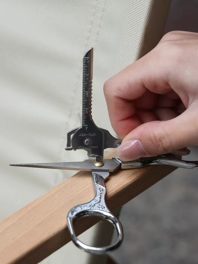 6in1 Mini Multitool aus Edelstahl in Silber mit Messer, Werkzeug, Skala und Schlüsselanhänger - Bild 4