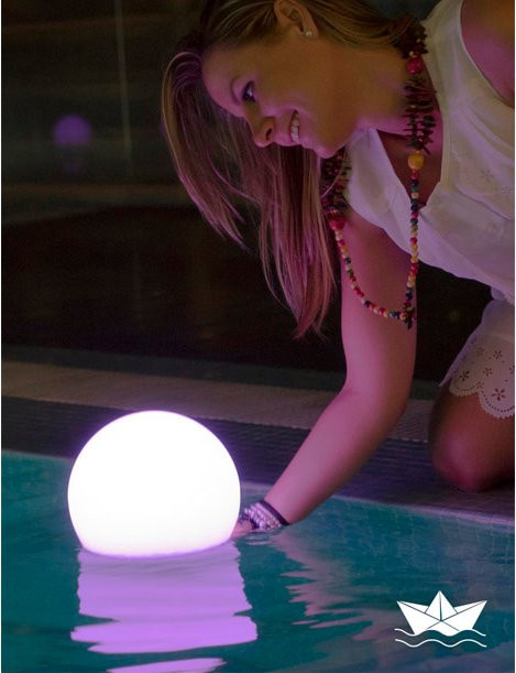 LED Lichtkugel Sphere in Weiß mit RGBW-Farben, dimmbar und mit Fernbedienung, Durchmesser: 20 cm - Bild 1